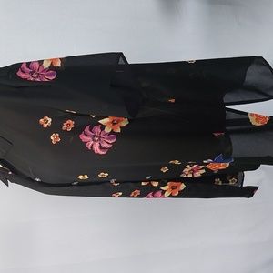 LIZ CLAIBORNE floral blouse, on black background. Size 12. NWOT